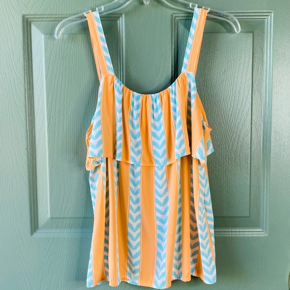 Crown & Ivy Tank Top M Coastal Beach Ruffle Cruise Preppy Flowy Chevron Stripe - Picture 4 of 6